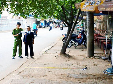 Nhân viên ngân hàng bị chém gục ở quán cà phê